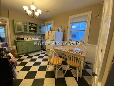 Mission Hill Spacious 4 bed 2 bath available NOW on Parker Hill Ave in Mission Hill!  Boston - $6,400