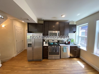 Mission Hill Huntington Ave for Sept 2023. Will not last, 4 bedrooms 2 bathrooms open kitchen Boston - $5,500