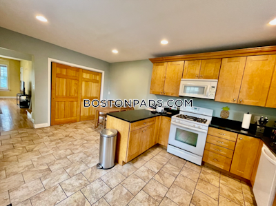 Medford 4 Beds 2.5 Baths  Tufts - $4,000